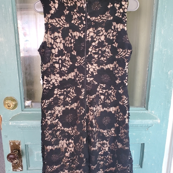 Simply Styled Crochet Lace Dress - Picture 2 of 3